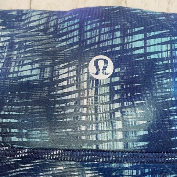 Lululemon Invigorate Legging 25” - Picture 2 of 11